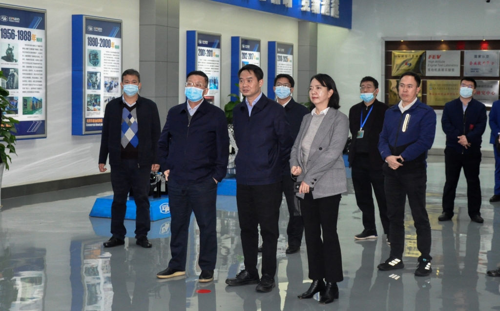 昆明市委常委杨东伟一行到云南UG环球动力集团有限公司发展调研